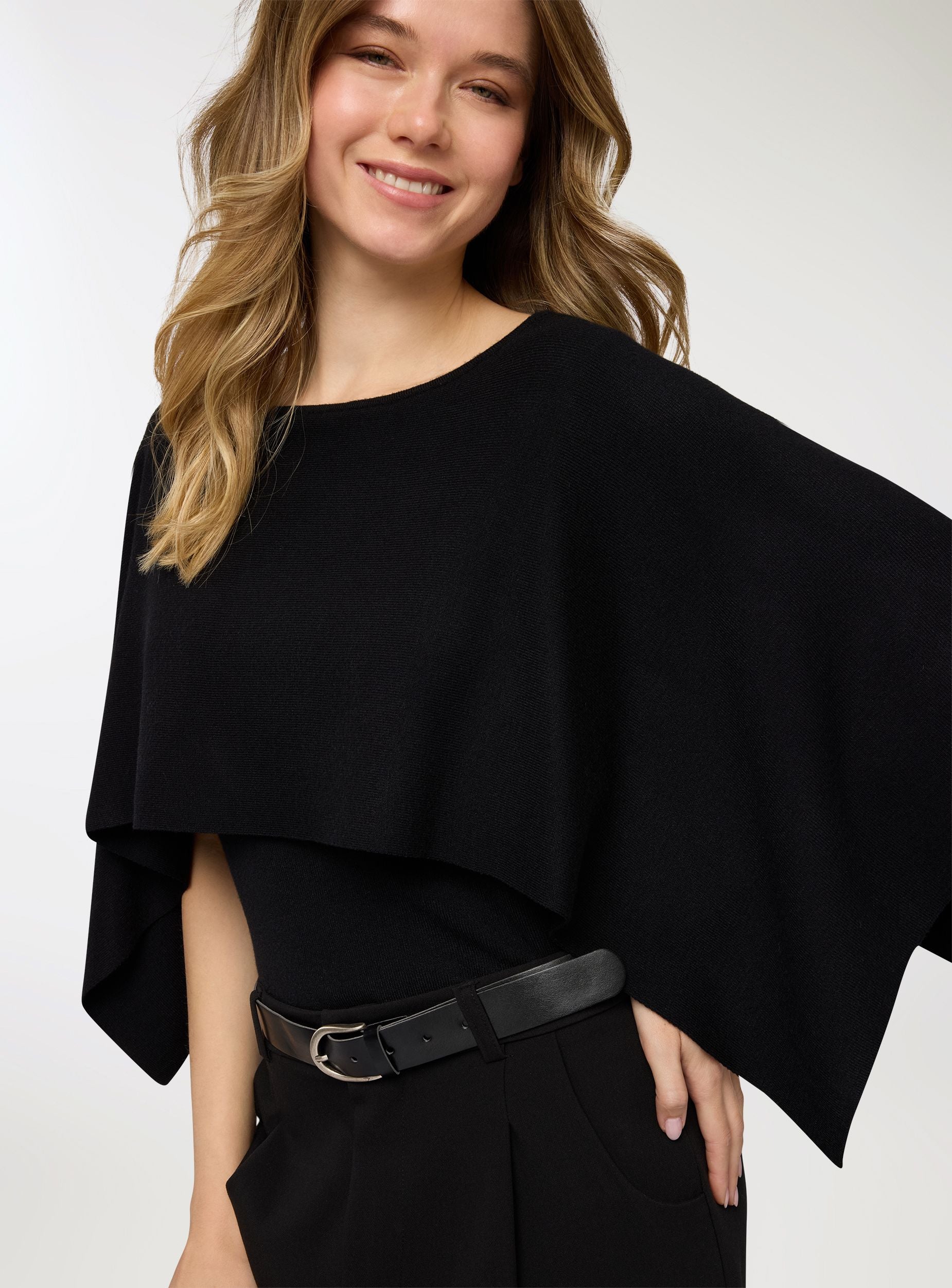 Maglia crop a mantella