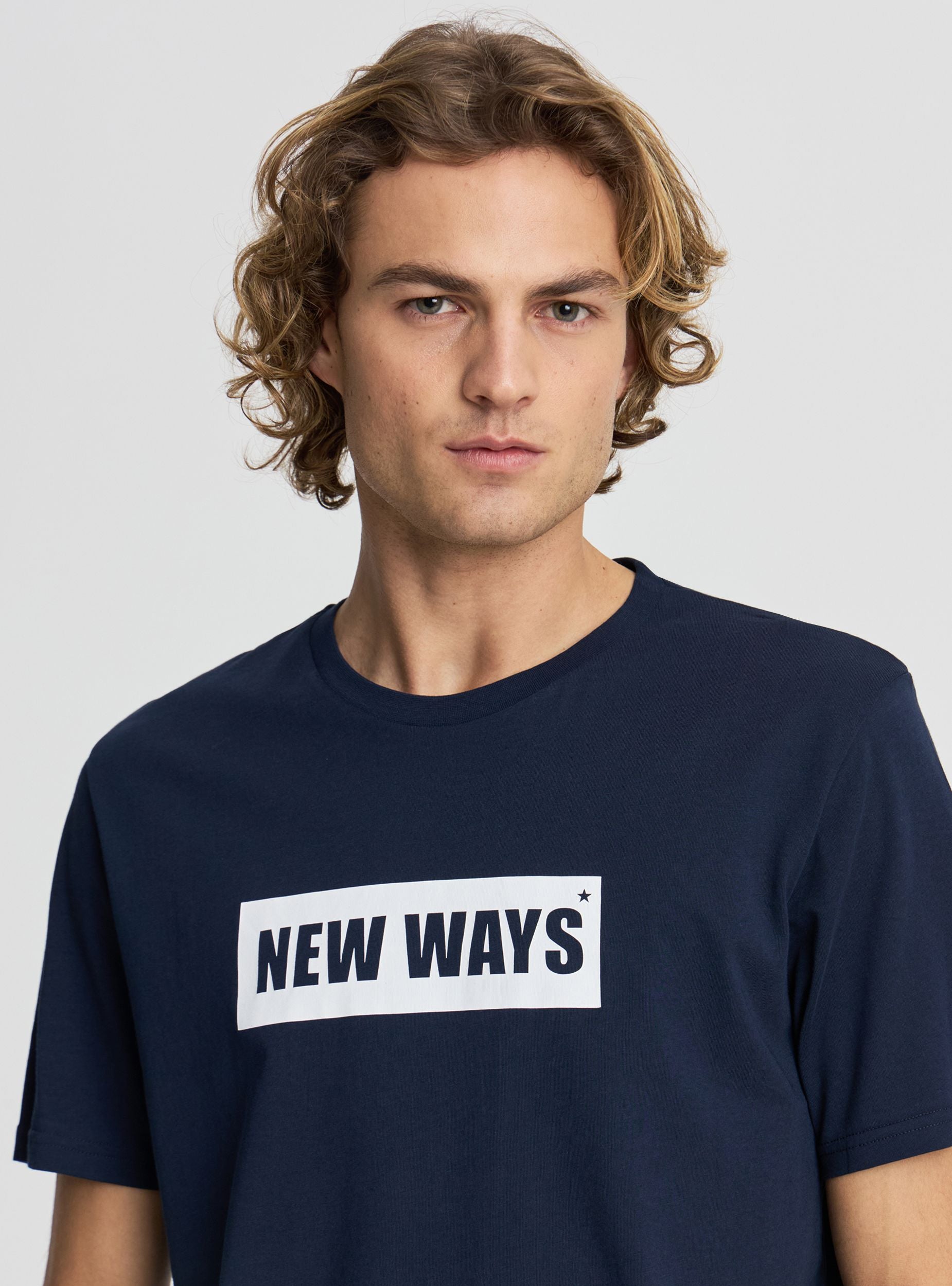 T-shirt con scritta Blu navy