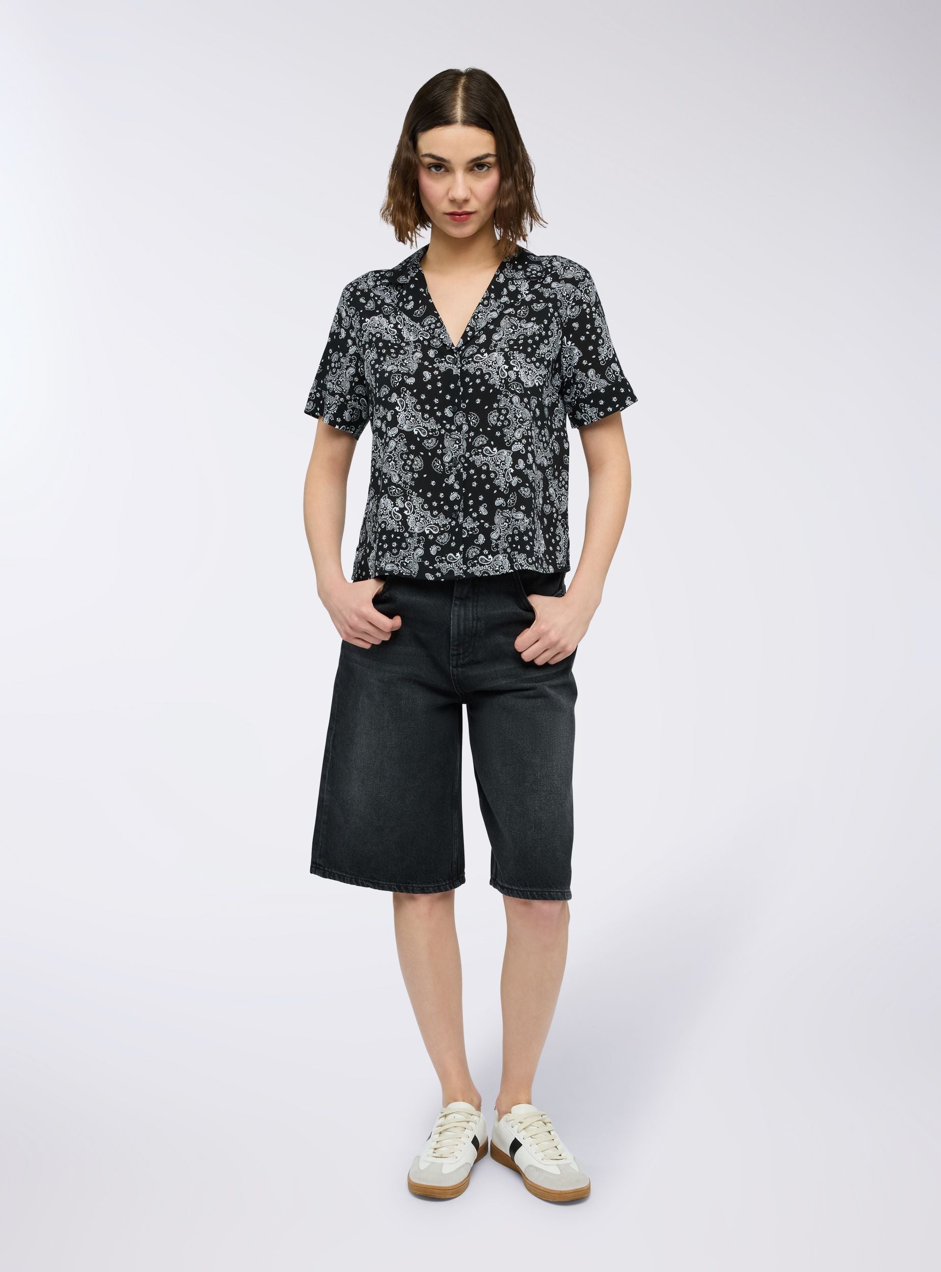 Camicia ampia stampa bandana Var nero