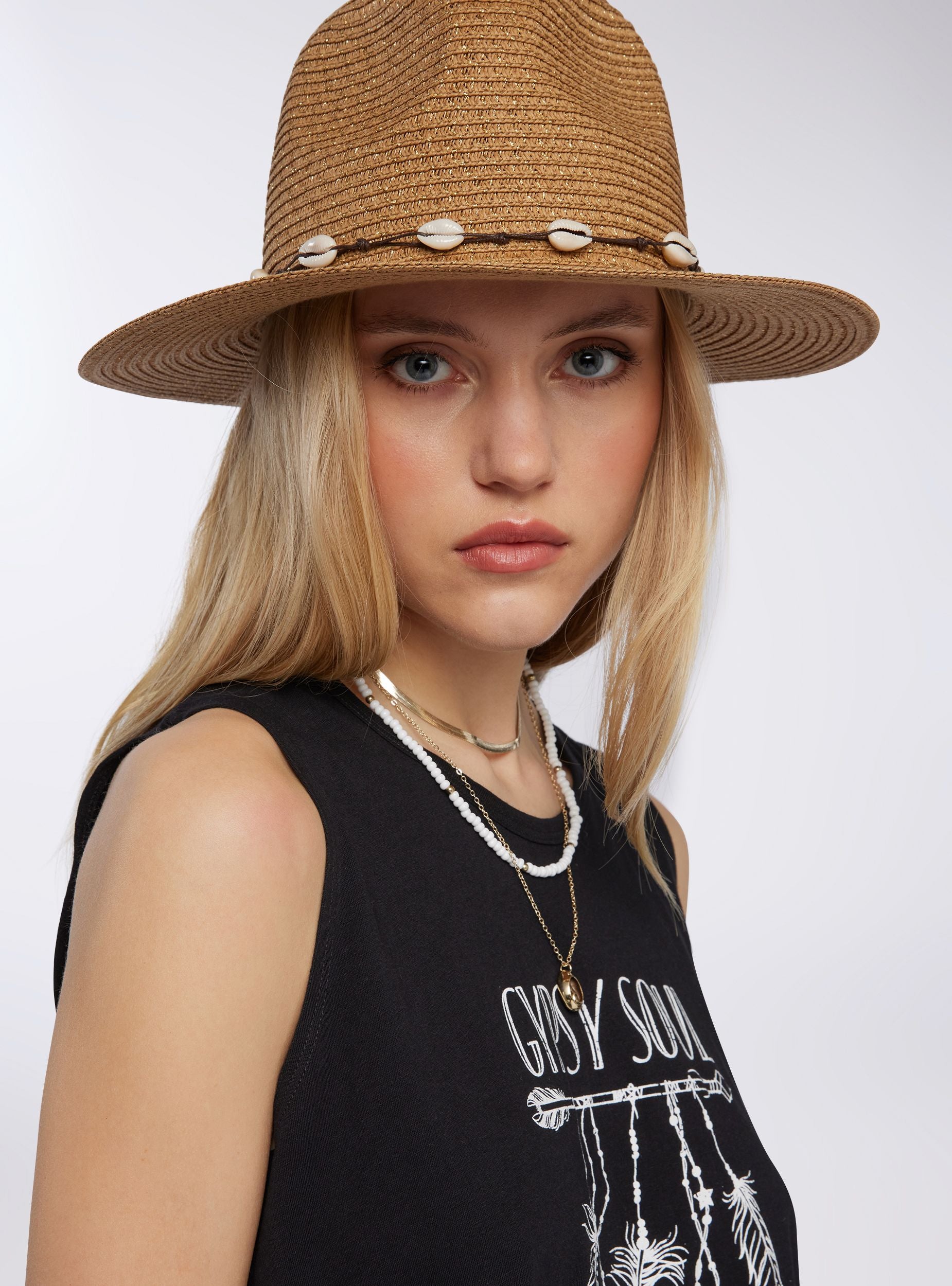 Cappello fedora effetto paglia con dettaglio