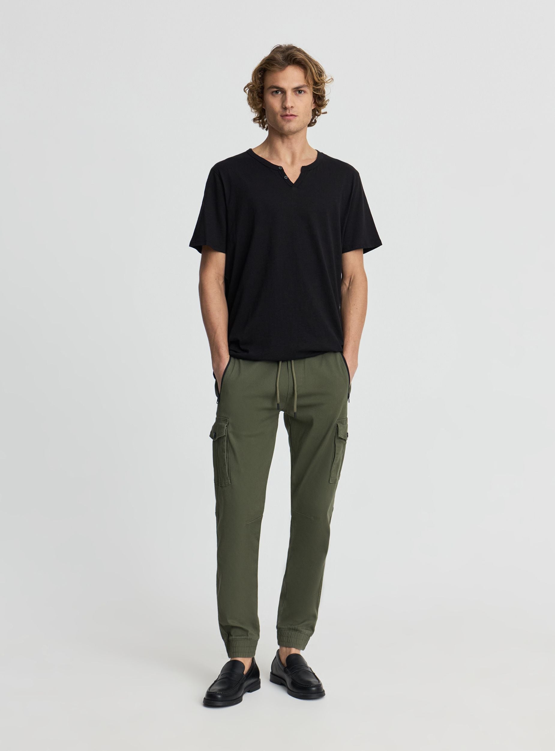 T-shirt con scollo serafino
