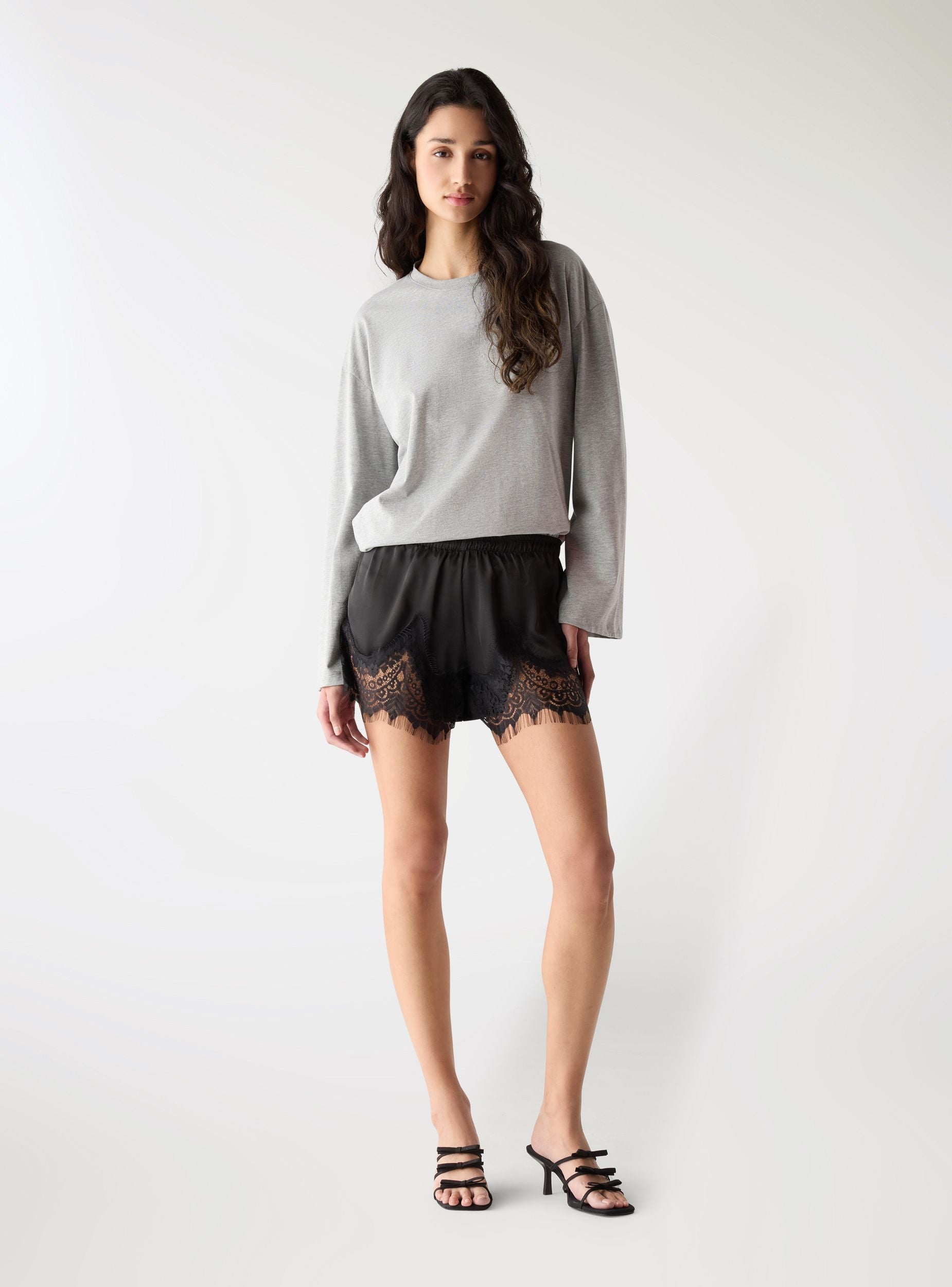 Shorts con inserto in pizzo satin