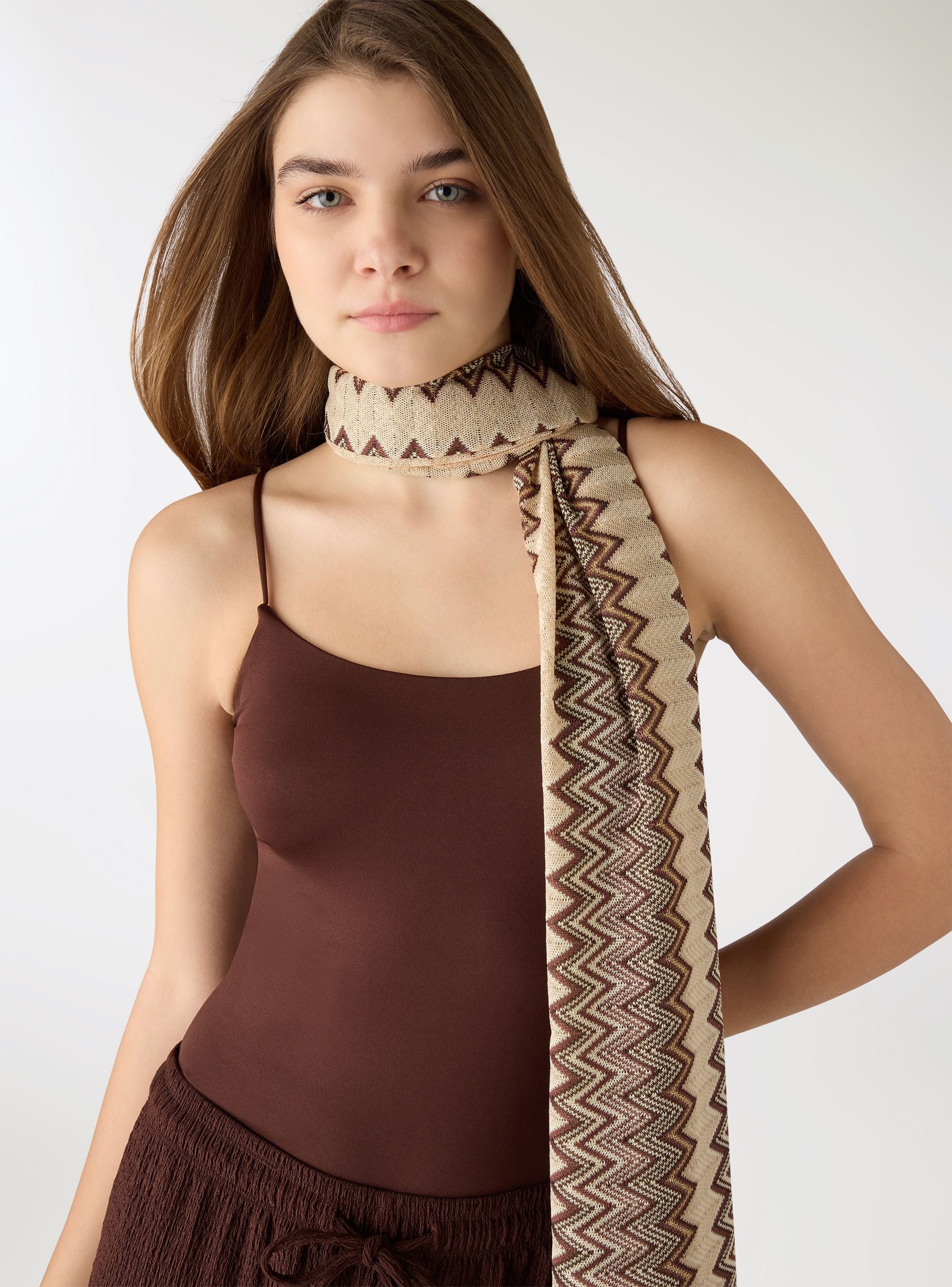 Pareo/pashmina con motivo chevron Var cacao
