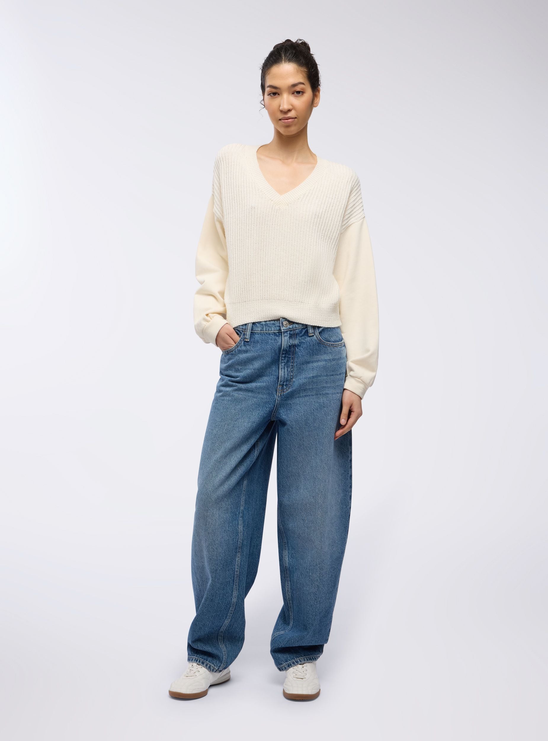 Maglia crop con scollo a