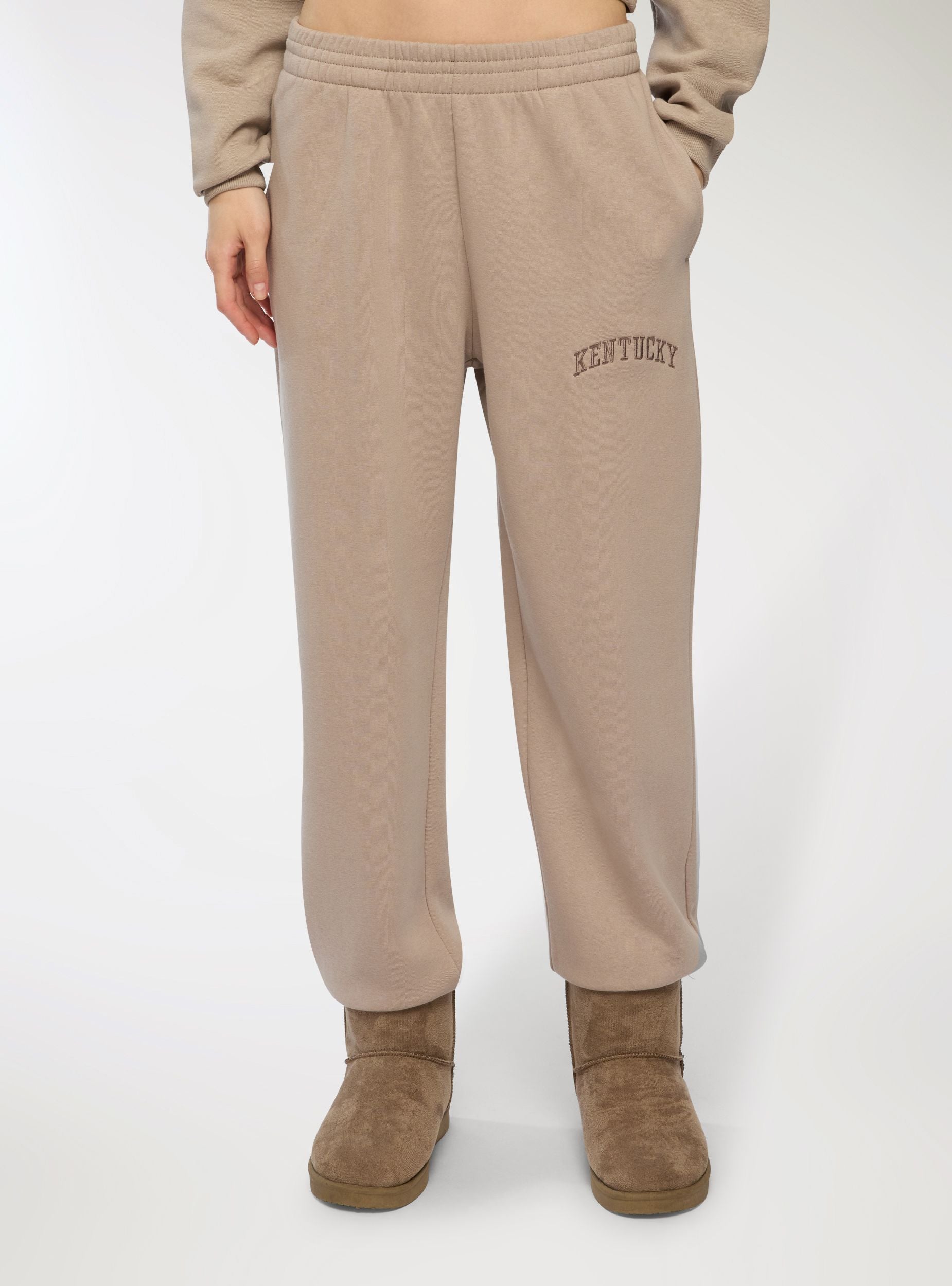 Pantaloni tuta con scritta ricamata