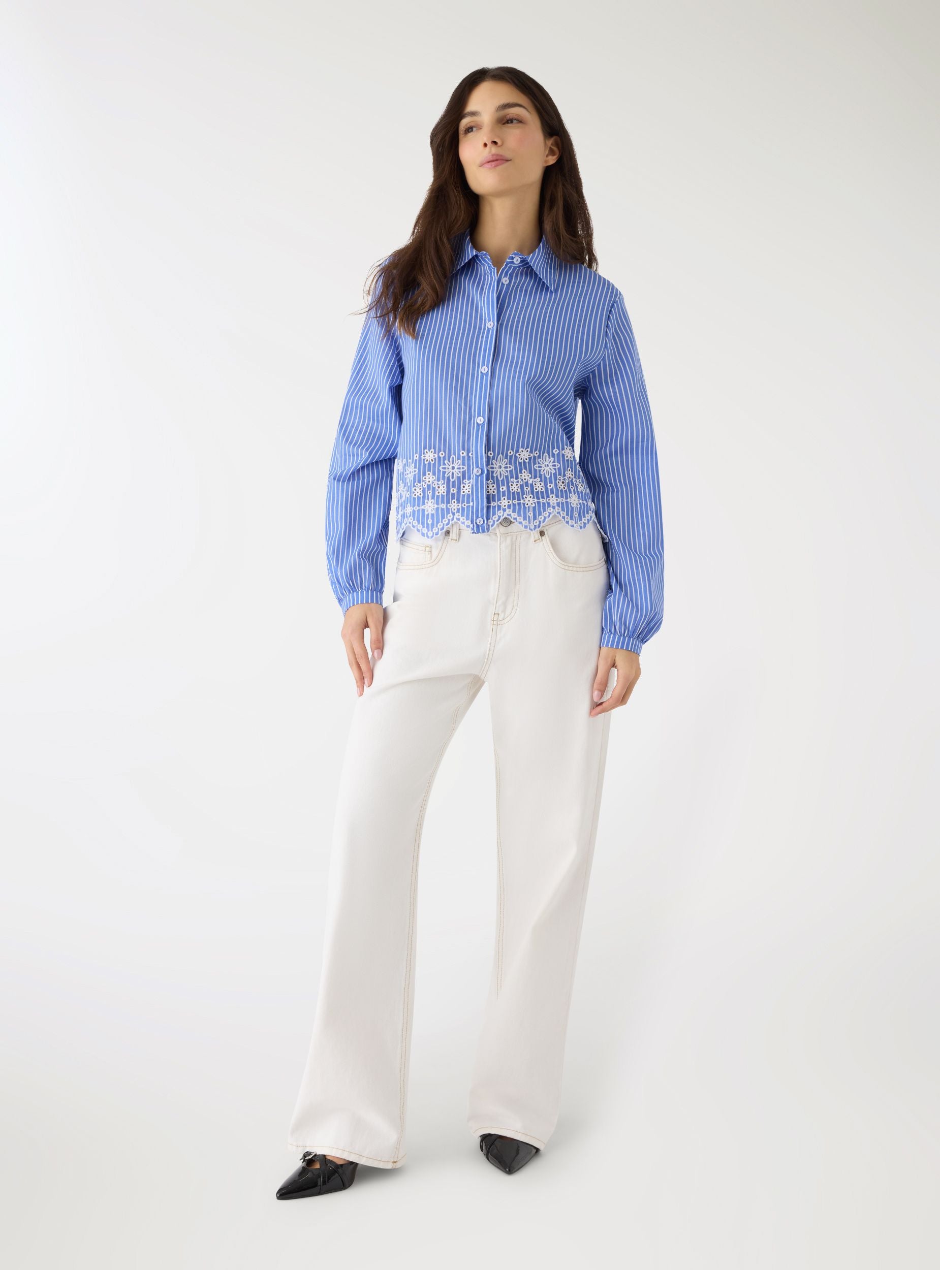 Camicia crop a righe con ricamo traforato Var blu