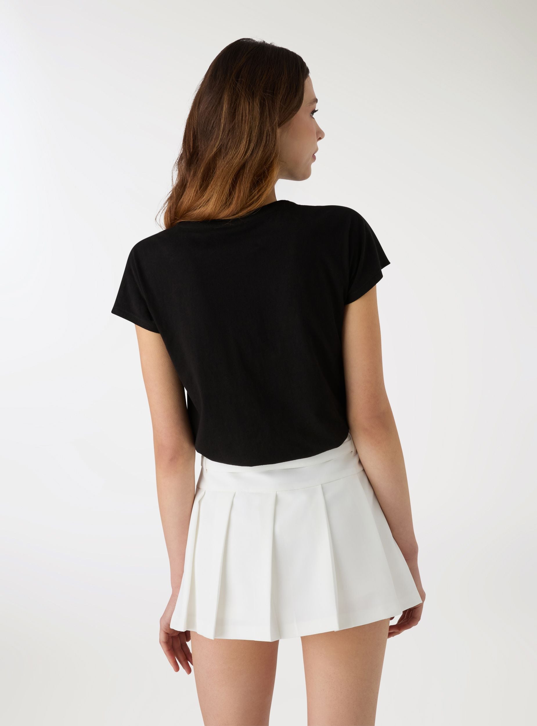 T-shirt con fiocco di perle e strass