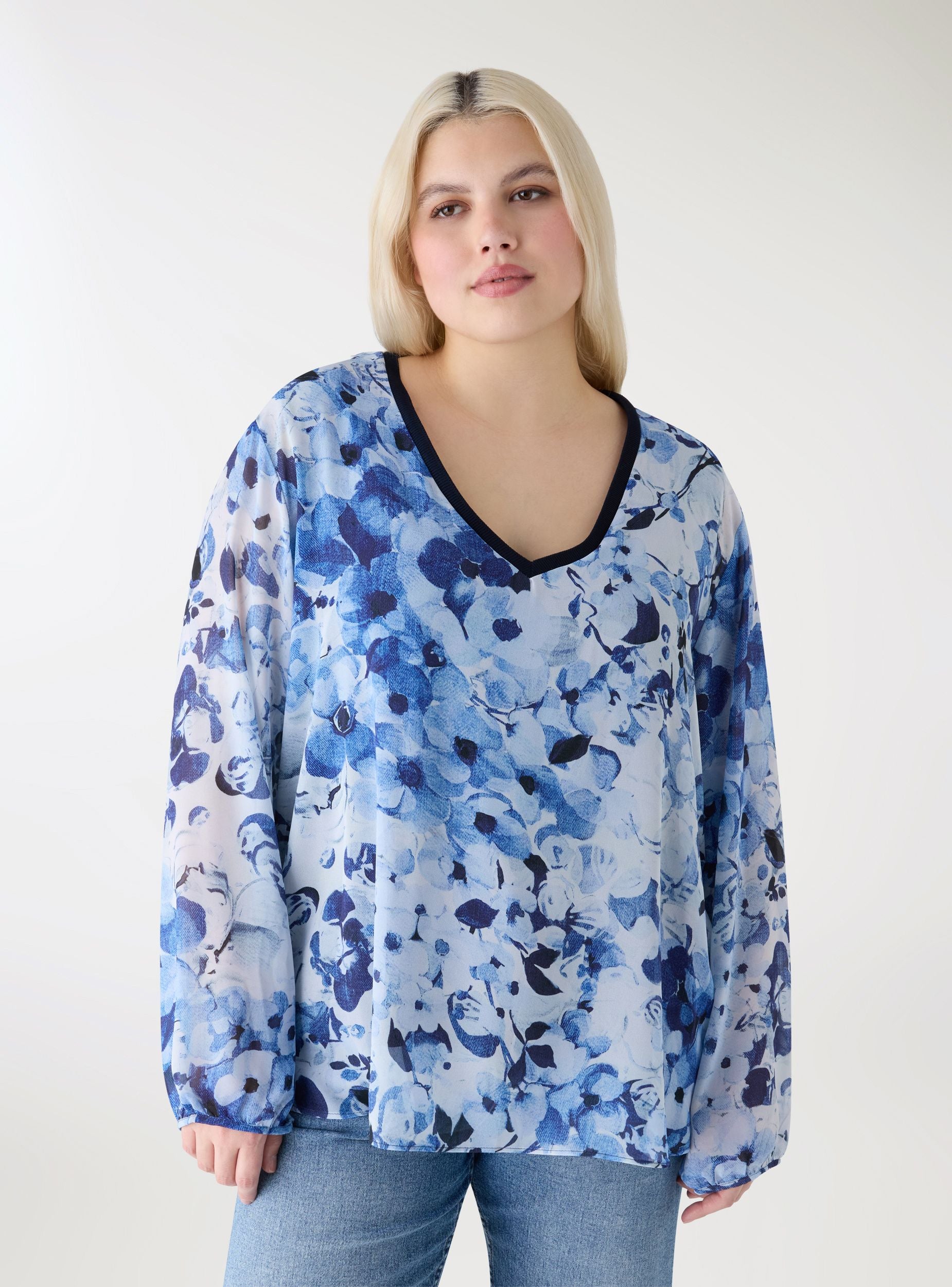 Blusa con scollo a V a fiori Var blu denim