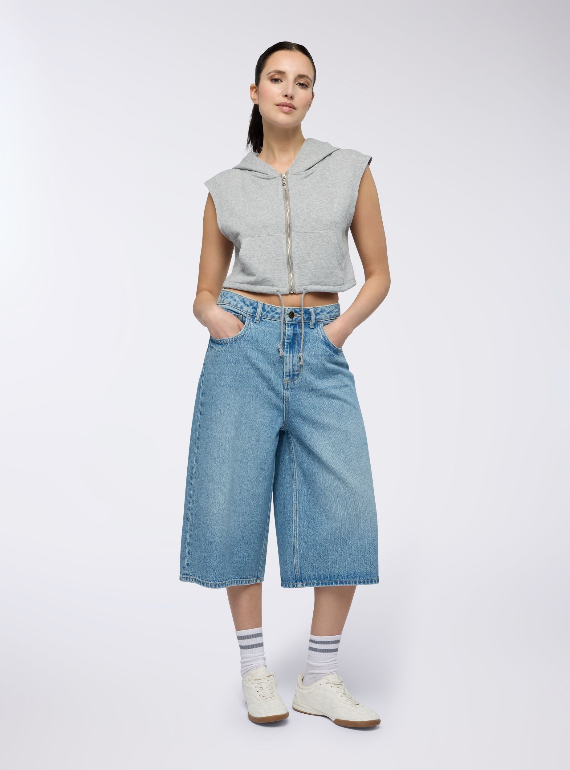 Sleeveless hoodie with zip - Terranova
