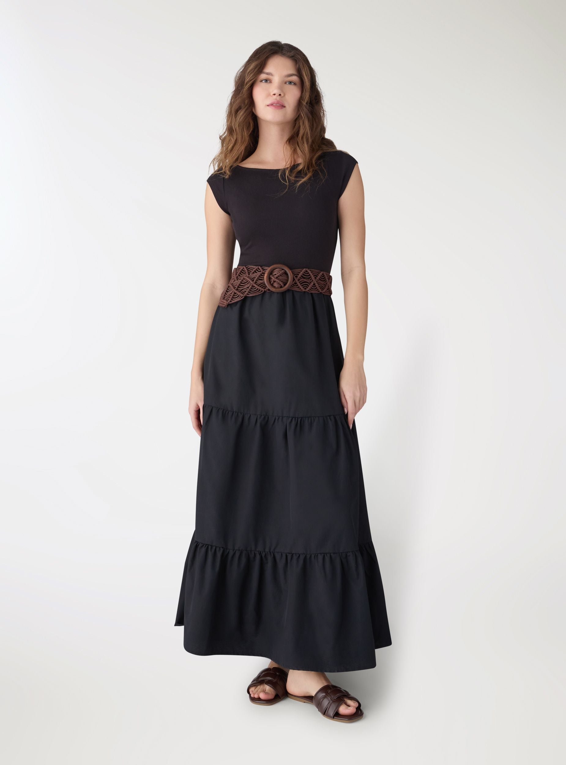Vestito lungo a balze tinta unita donna