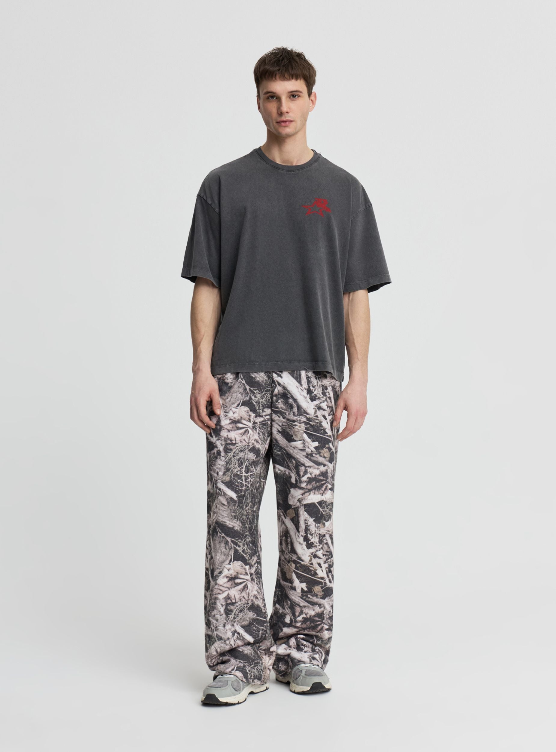 T-shirt con stampa e lavaggio acidato uomo
