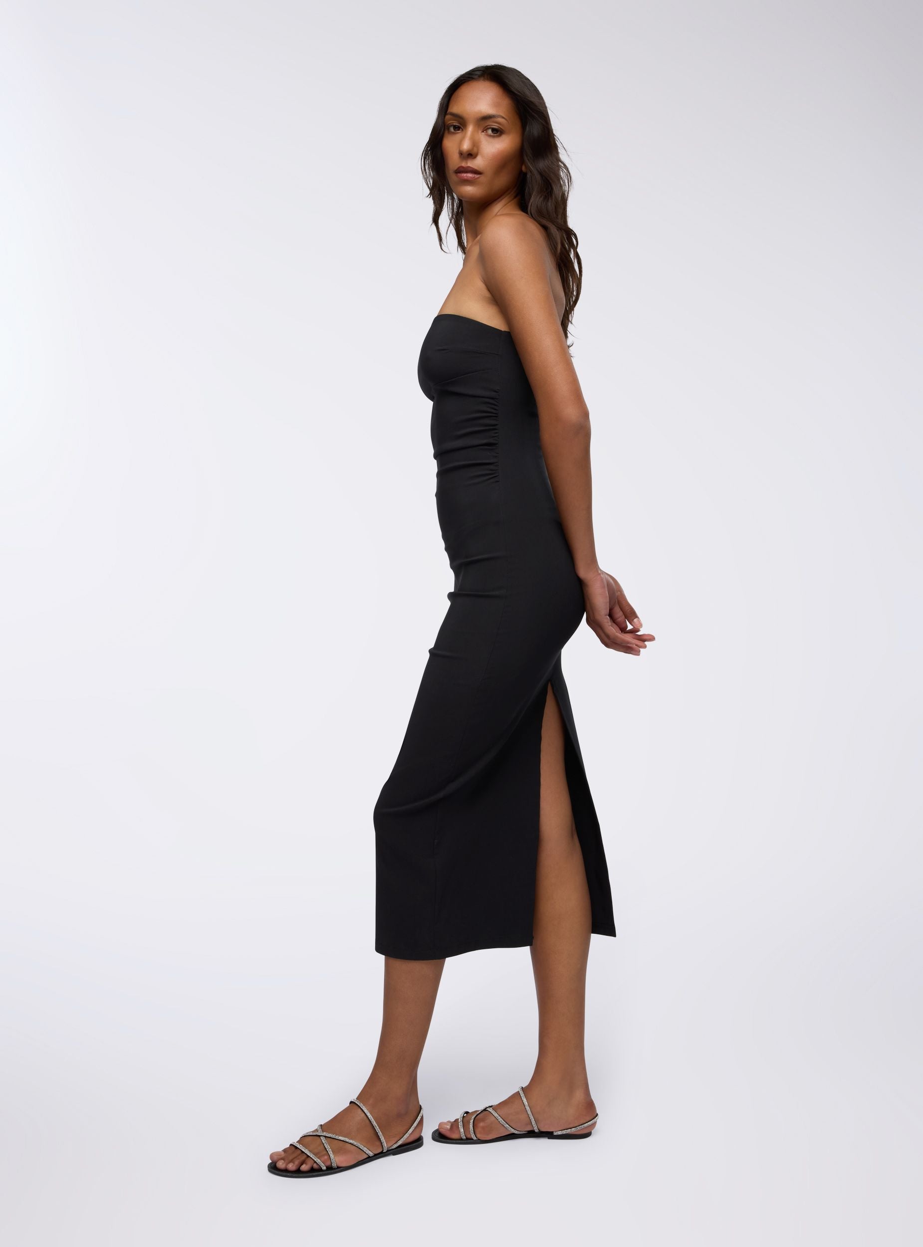Long strapless dress with ruching