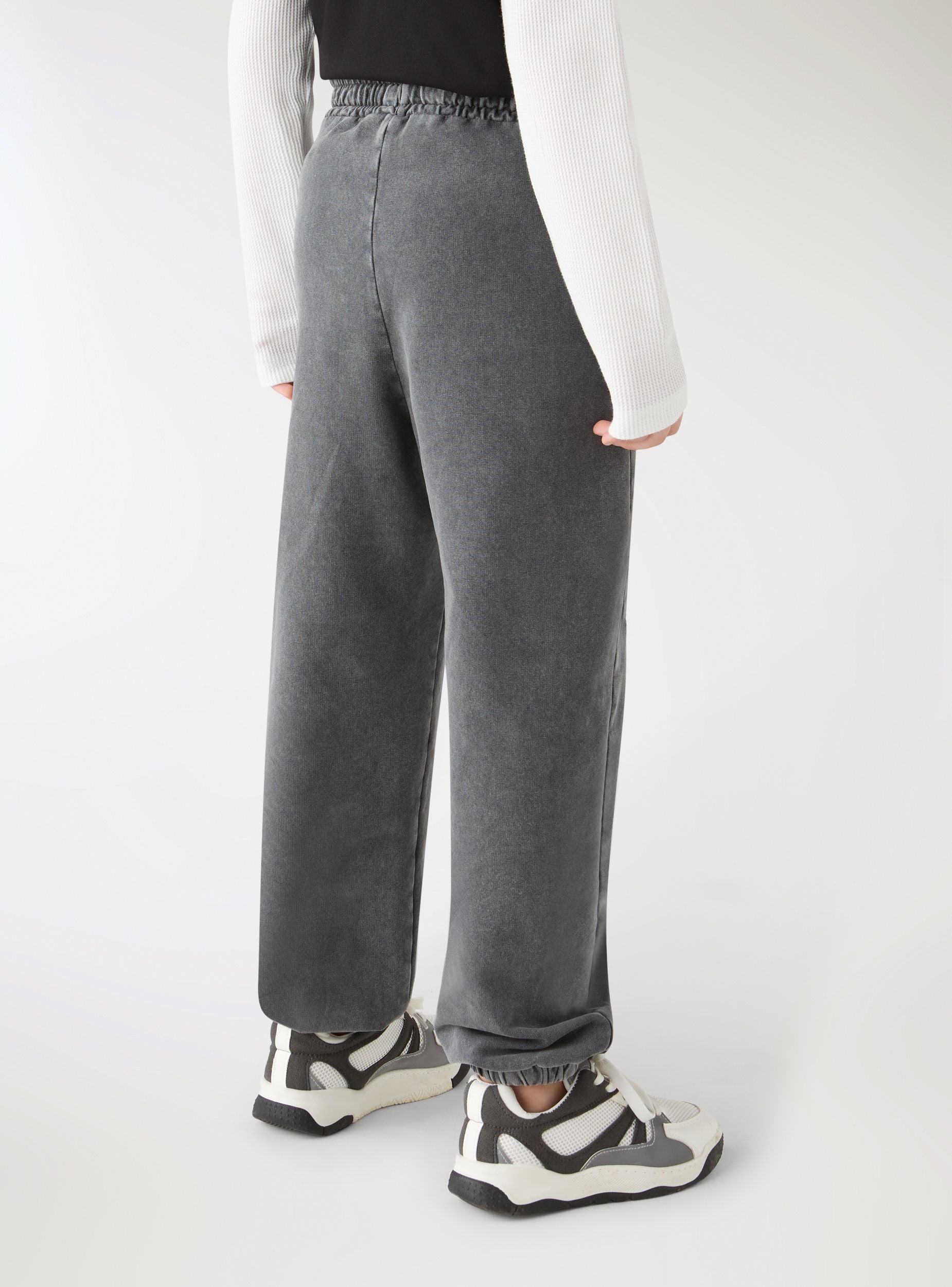 Pantaloni tuta jogger con strappi