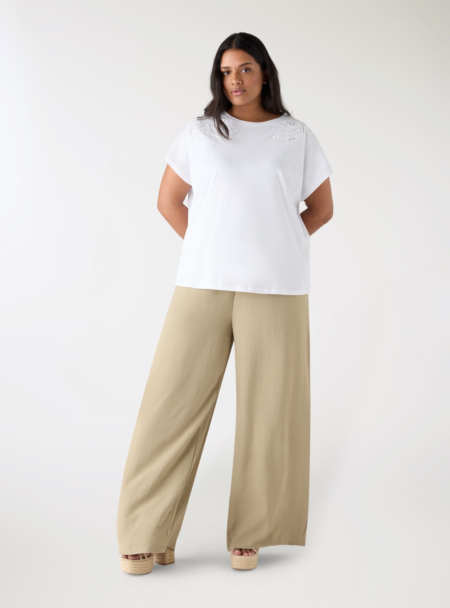 T-shirtCurvy con ricamo floreale traforato Bianco ottico donna