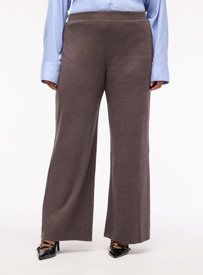 Wide-leg trousers in a solid colour
