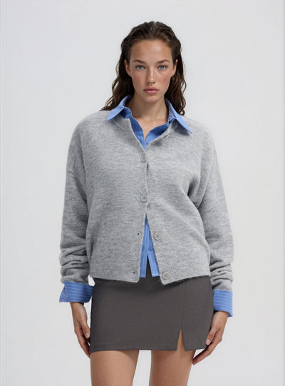 Cardigan ampio con bottoni