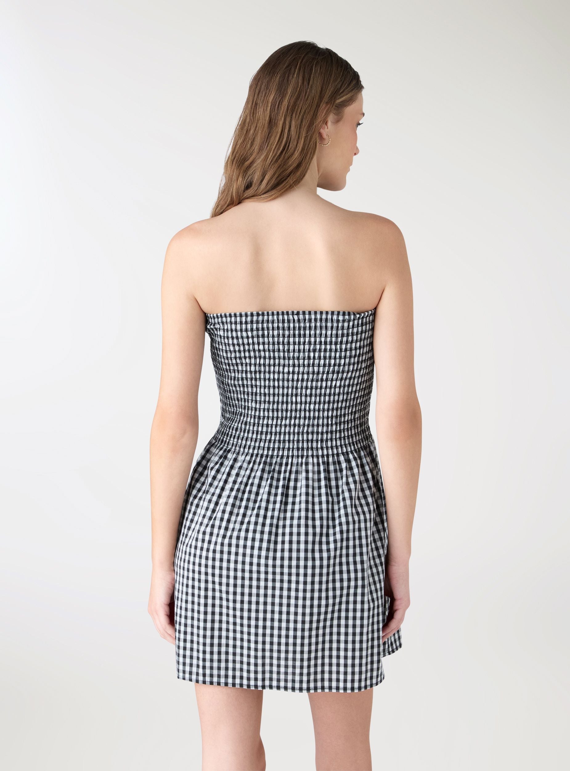 Strapless dress with smocked detail and gingham pattern
