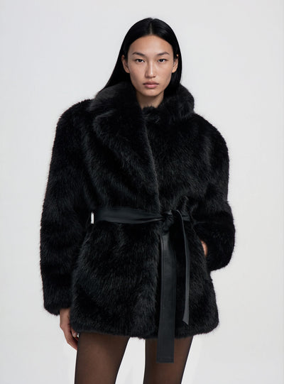 Cappotto effetto pelo lungo con cintura