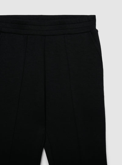 Trenerka pantalone sa zvonastim nogavicama u jednobojnoj varijanti