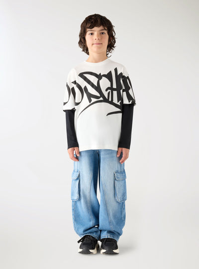 T-shirt con stampa graffiti