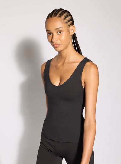 Top sportivo active con scollo a V