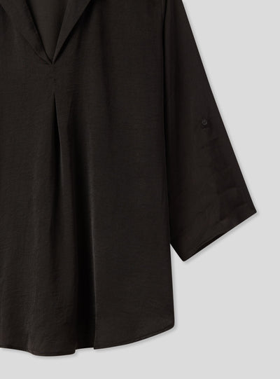 Plain-coloured blouse with V-neckline