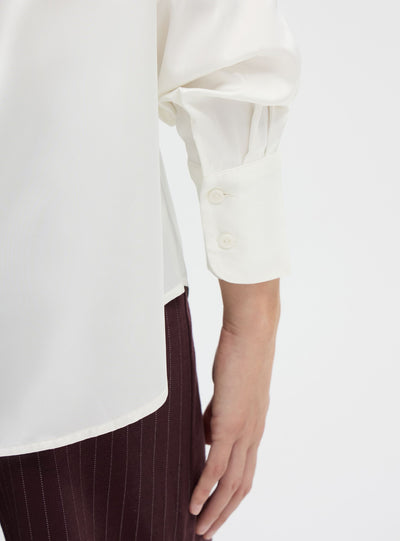 Camicia ampia in satin a tinta unita
