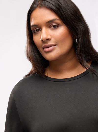 Long-sleeve crew neck T-shirt in a solid colour