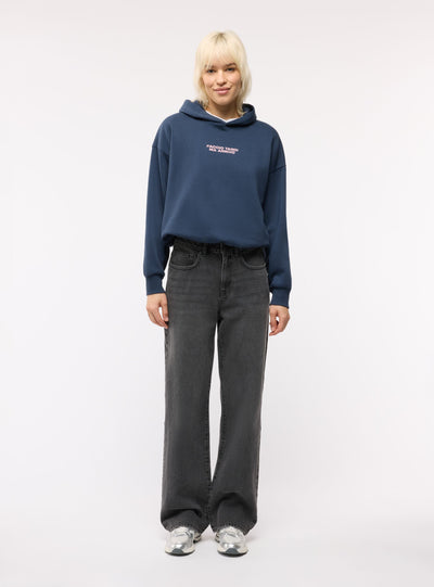 Felpa crop con cappuccio e scritta