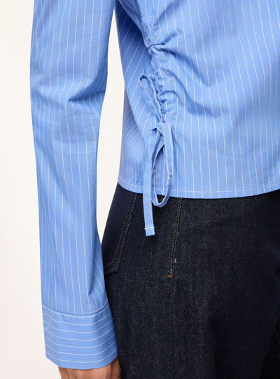 Camicia a righe con arricciature laterali