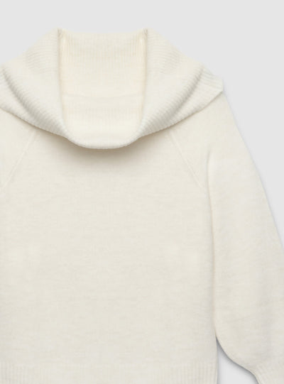 Camiseta con cuello amplio lisa