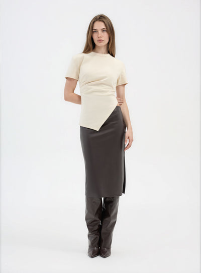 T-shirt con drappeggio asimmetrico