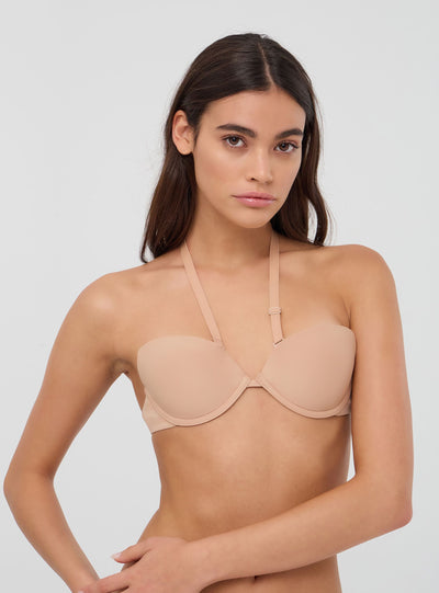 Reggiseno multifunzionale con coppe preformate