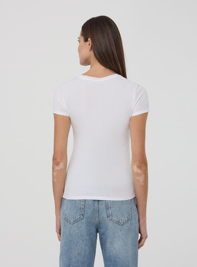 Camiseta slim fit con estampado de flores