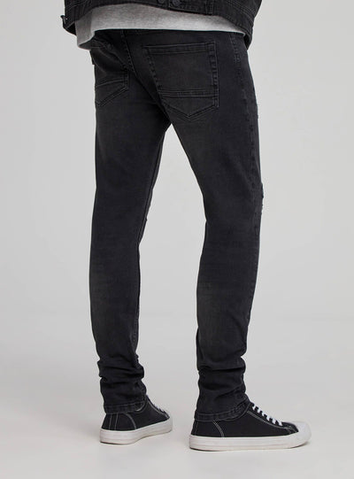Skinny jeans with rips