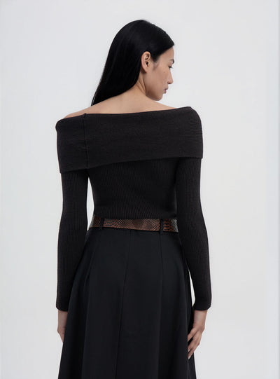 Solid colour off-shoulder top