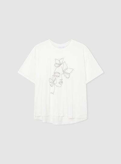 T-shirt con stampa volto e farfalle