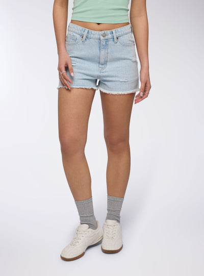 Shorts mom di jeans chiari con piccoli strappi