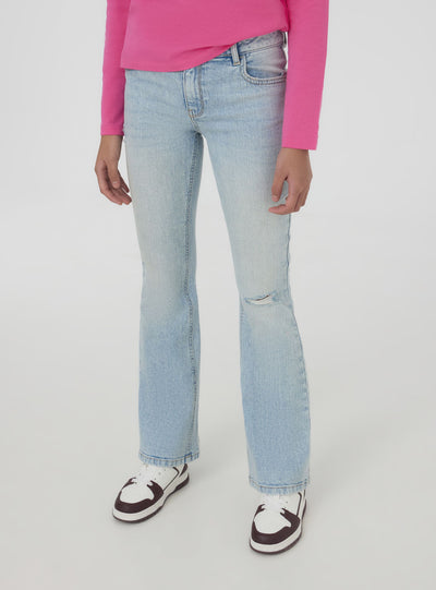 Jeans chiari a zampa con strappi