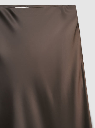 Gonna lunga svasata in satin con bordo in pizzo