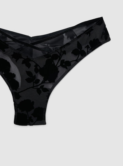 Slip brasiliana in pizzo con incrocio