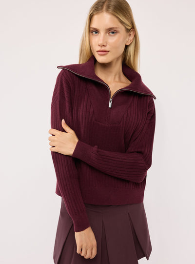 Maglia a coste con zip al collo