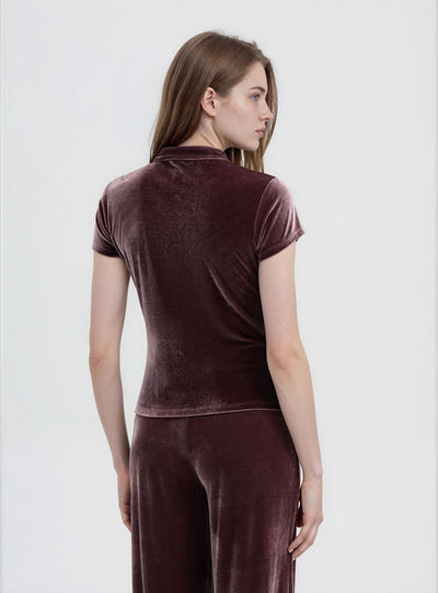 T-shirt con lupetto e bottoni diagonali