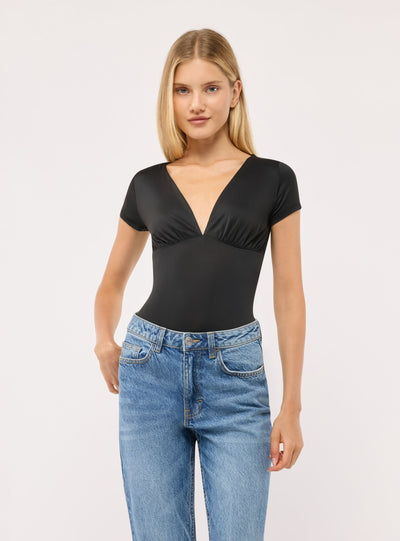 Body con scollo profondo e maniche corte