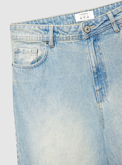 Jeans super baggy con patch e borchie