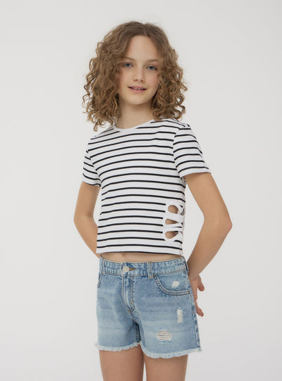 Shorts di jeans sfrangiati con strappi