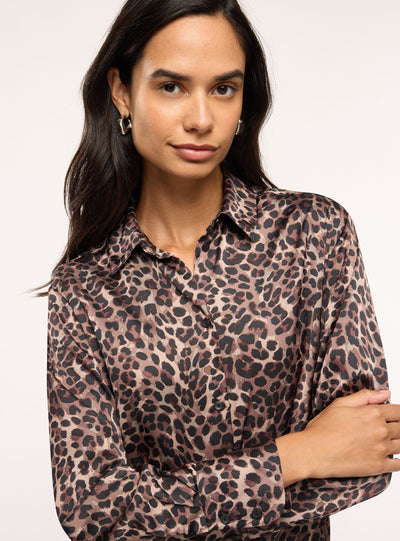 Camicia ampia in satin con stampa animalier