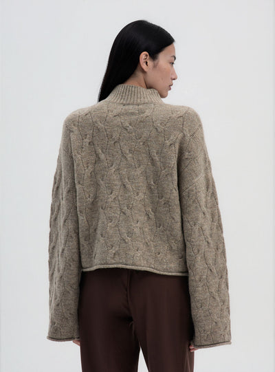 Maglia con collo lupetto a trecce