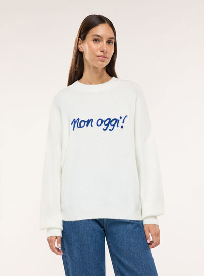 Maglia ampia con scritta ricamata