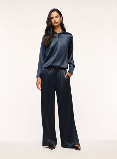Camicia in satin con collo coreano e arriccio